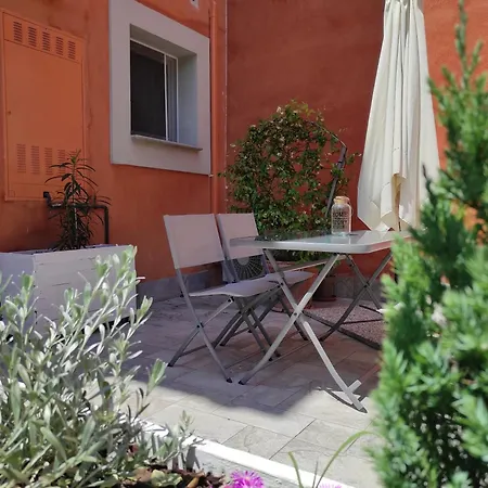 Grape's Apartament *